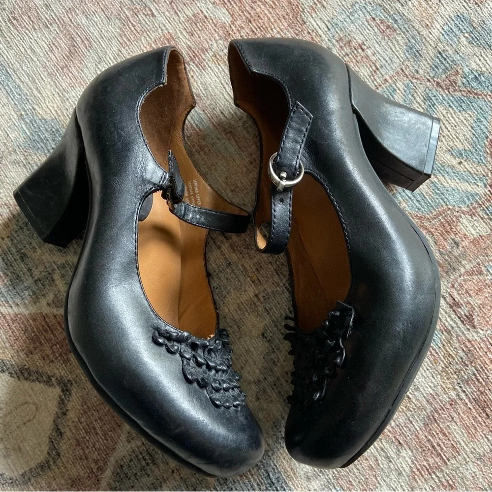 Earthies Black Leather Mary Jane Heels Dark Academia Size 7 Whimsigoth - Picture 3 of 14